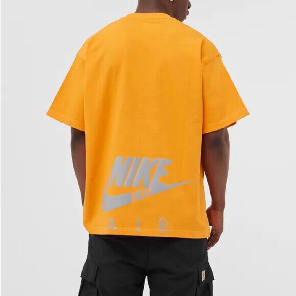 Kim Jones × Nike size Large
Nike x Kim Jones Short-Sleeve Tee 'Tangerine Orange'